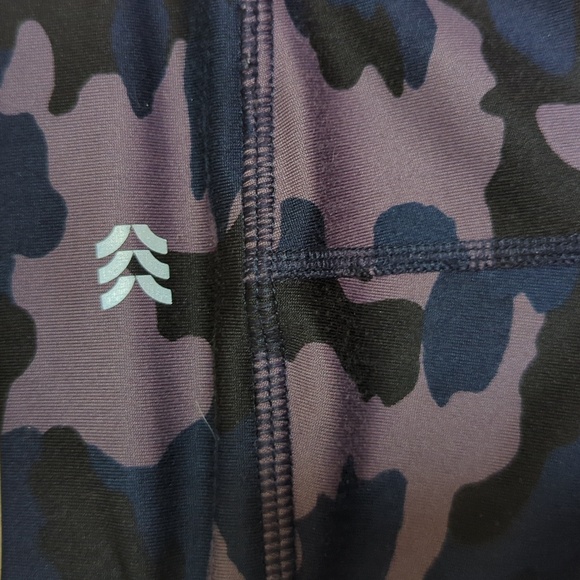 3 for $10 bundle sale! All In Motion Black + Gray Camo Leggings Size S 6/6X - Picture 4 of 5